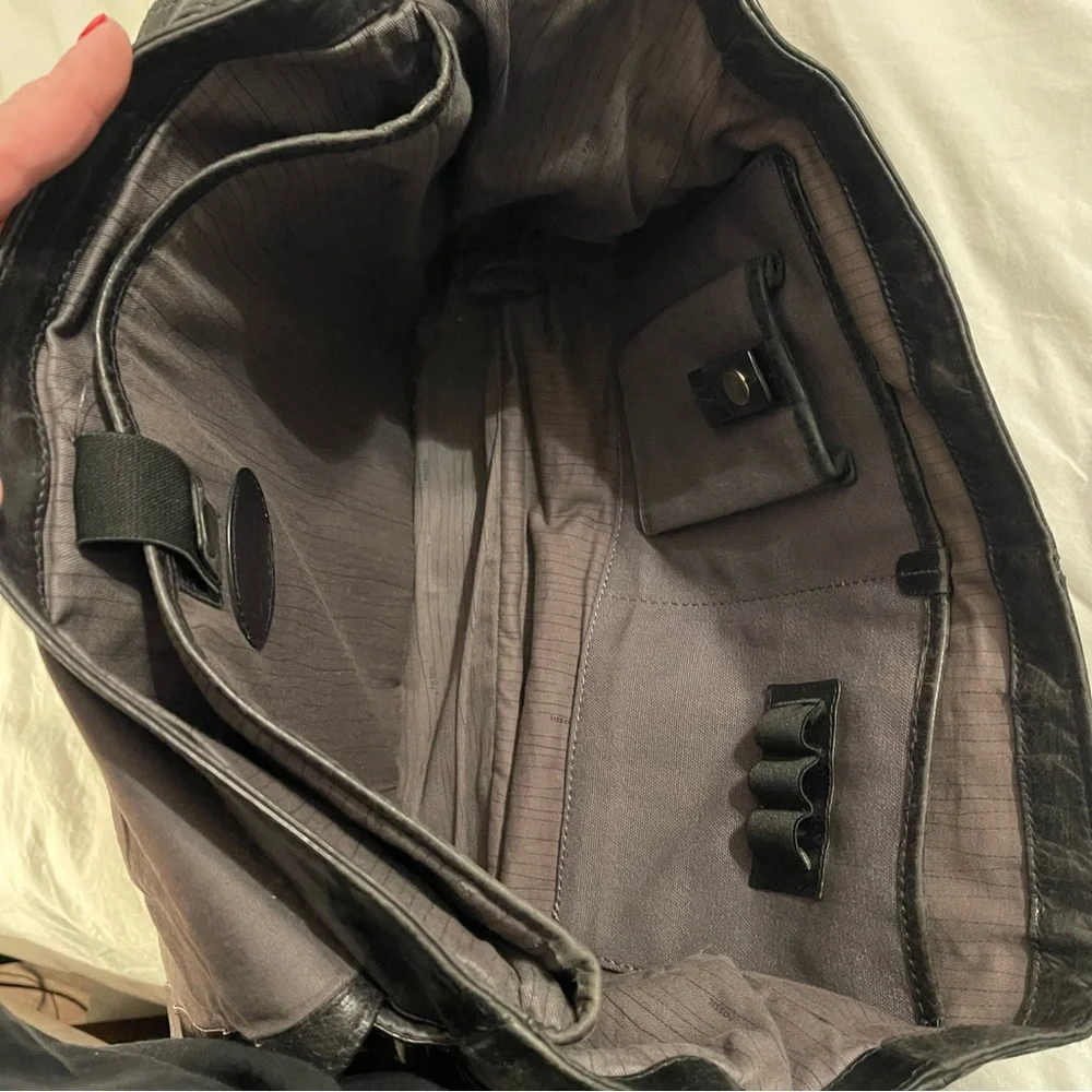Vintage Fossil Black Leather Messenger Bag Magnetic Flap Commuter